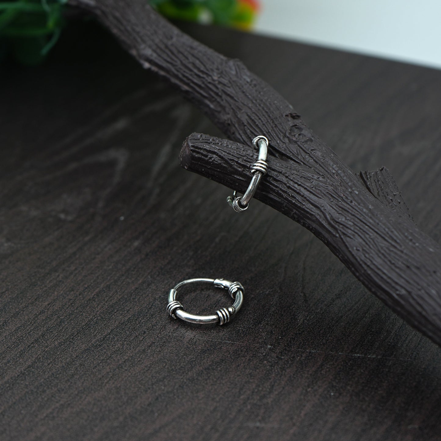 Trendy Unisex Silver Bali Earrings with Sleek Design