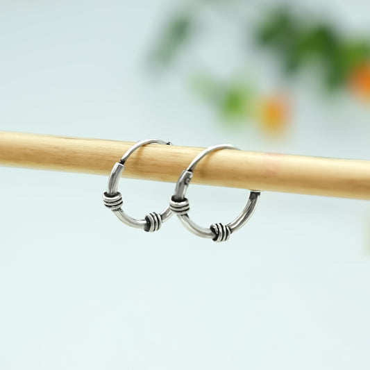 Trendy Unisex Silver Bali Earrings with Sleek Design