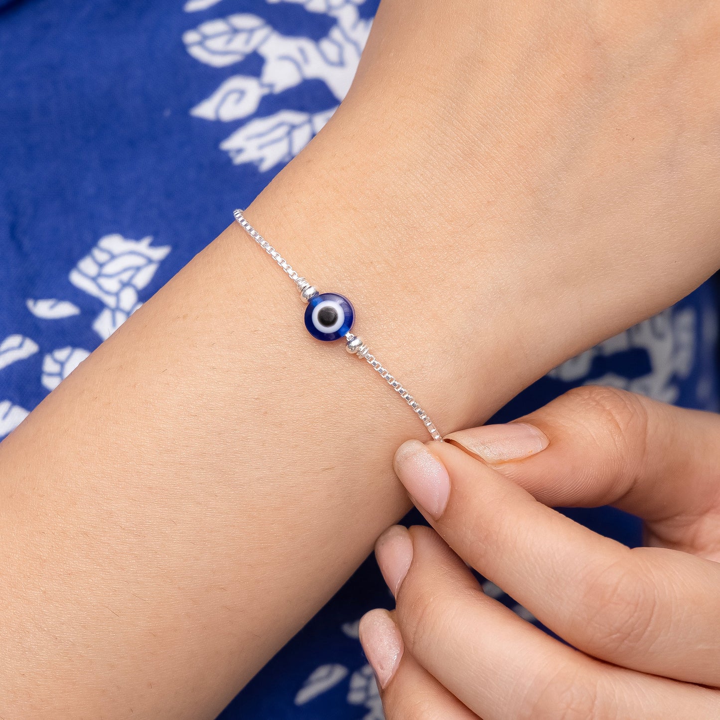 Silver Evil Eye Bracelet Stylish Protection Charm for Everyday Wear