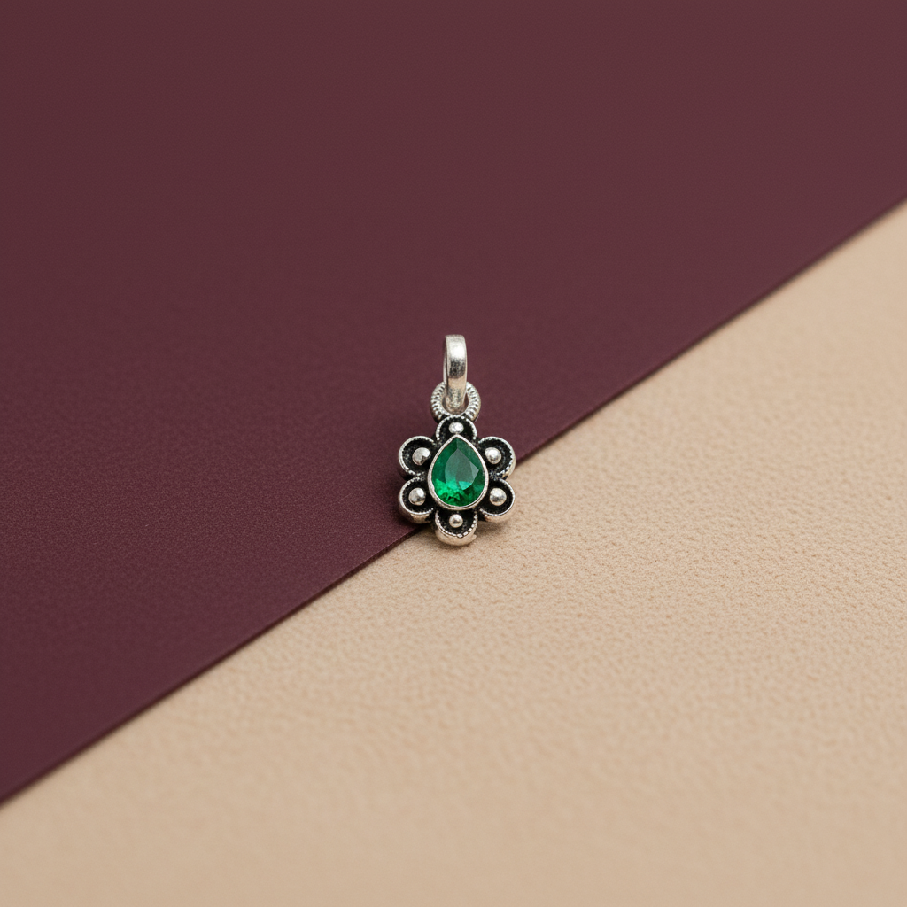 Vintage Style Silver Floral Pendant – Green Stone